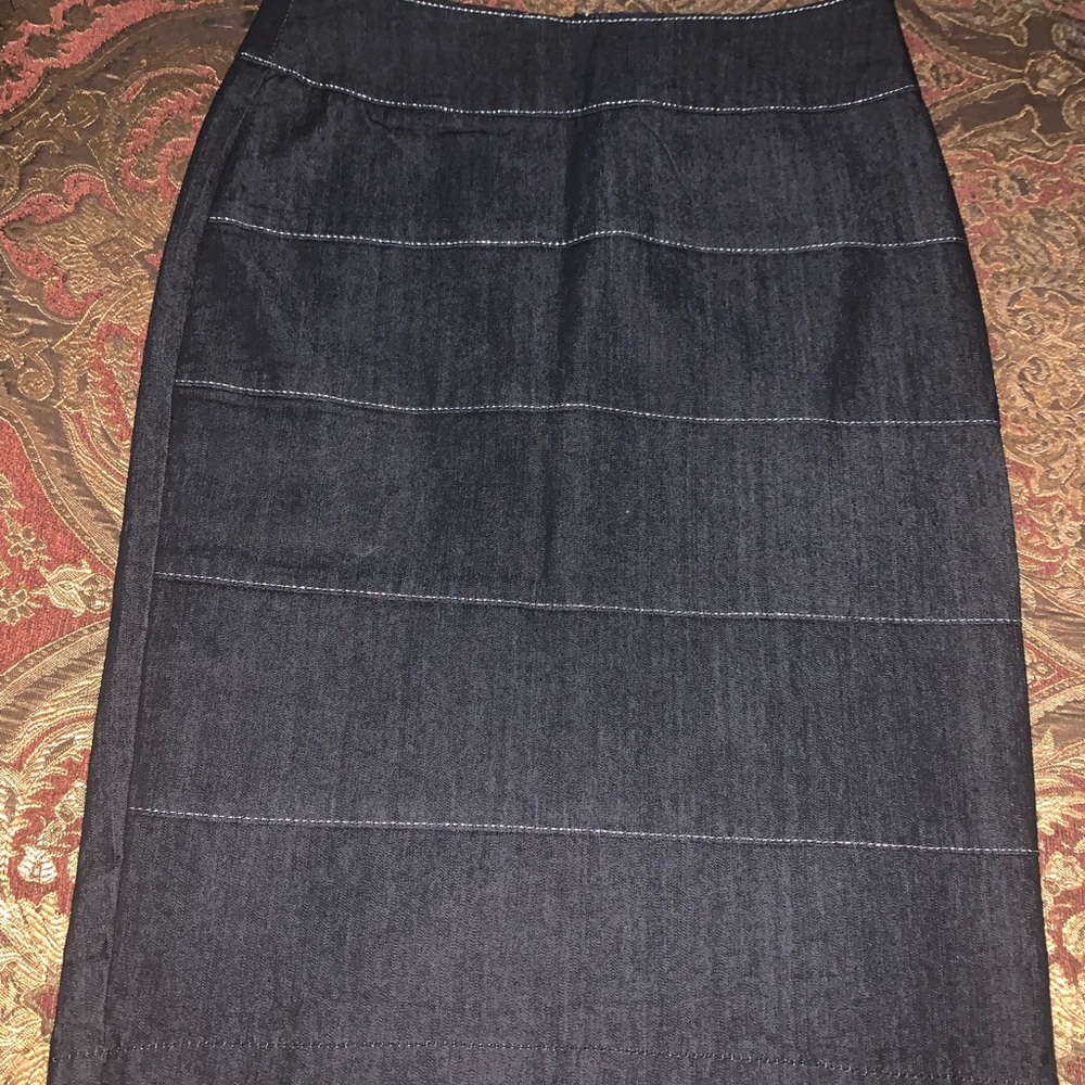 Pencil knee-length skirt